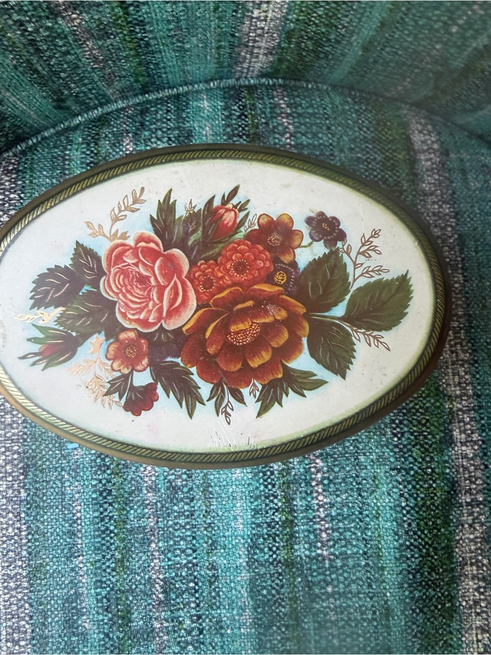 Vintage Floral Oval Meister Tin - Cream with Roses - Picture 2 of 11